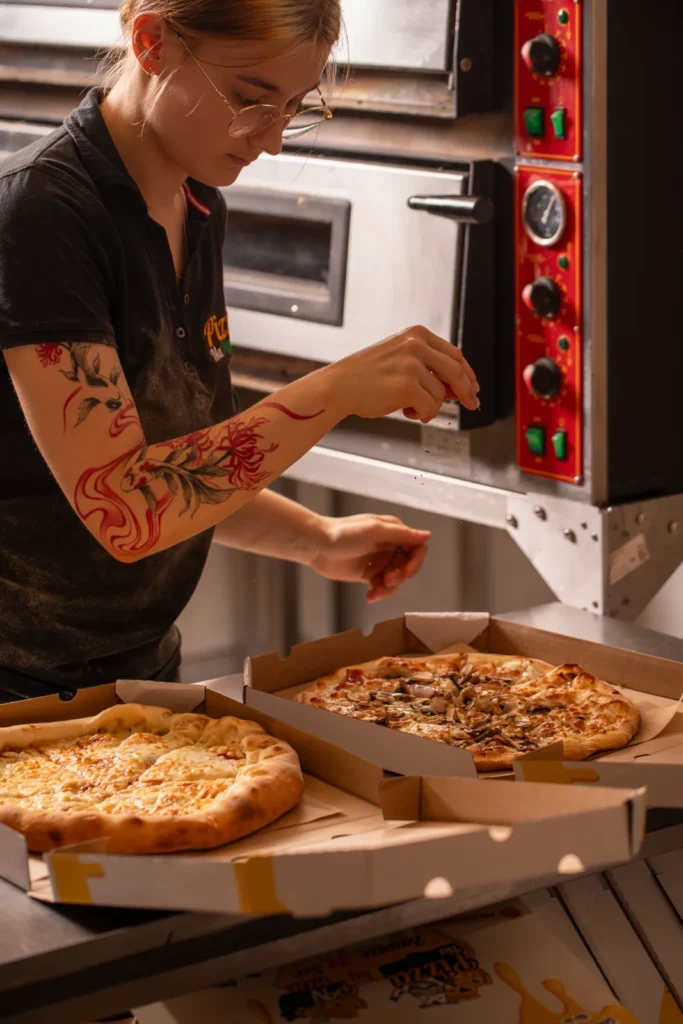 Pizza na Wypasie przygotowywanie pizzy